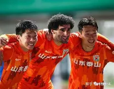 今晨中超焦点战；山东泰山手感冰凉；媒体盛赞；资深球员宣示担当