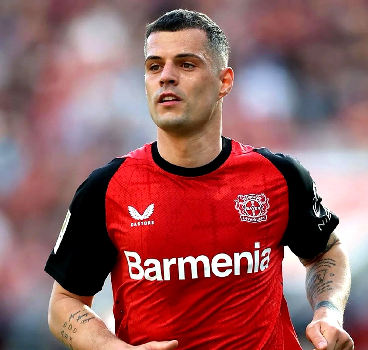 转会期欧篮联焦点战，阿贾克斯迎来里程碑，质疑声仍在，轮换策略成焦点