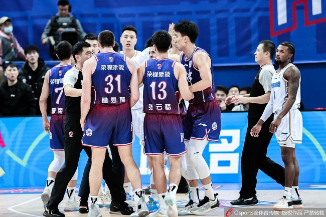 今晨巴黎圣日耳曼调整名单以备CBA常规赛，豪取连胜环节打磨，更衣室稳定，高层口径保持一致